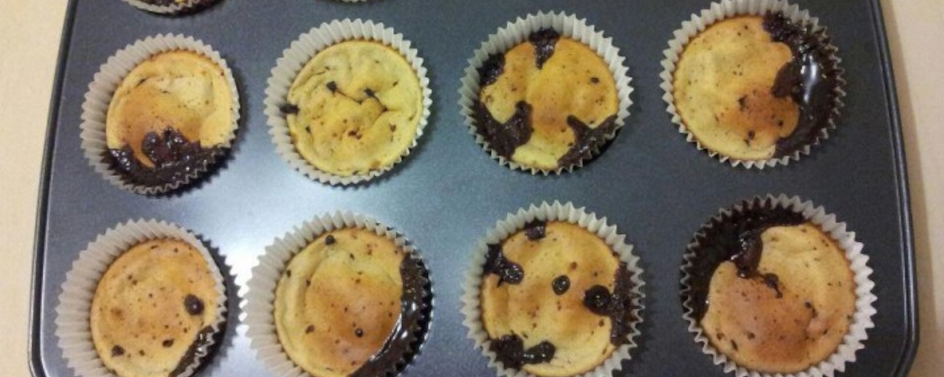 LuvMyRecipe.com - Banana Cupcakes with Choc Chip Pieces Featured