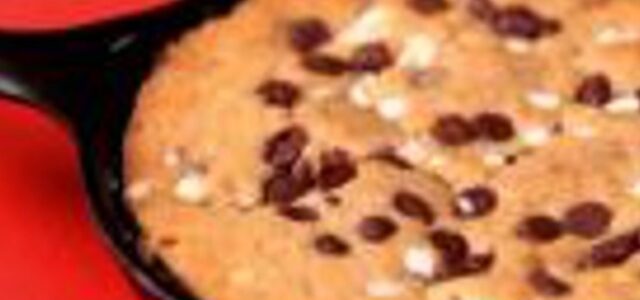 LuvMyRecipe.com - Fudgy Chocolate Chip Skillet Cookie Featured