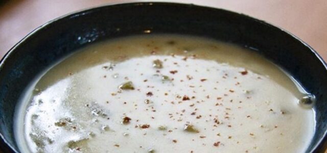 LuvMyRecipe.com - Kolhapuri Special Pandhra Rassa Featured