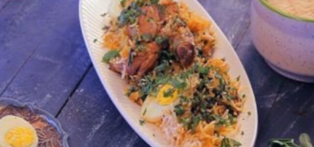 LuvMyRecipe.com - Methi Chicken Biryani Featured