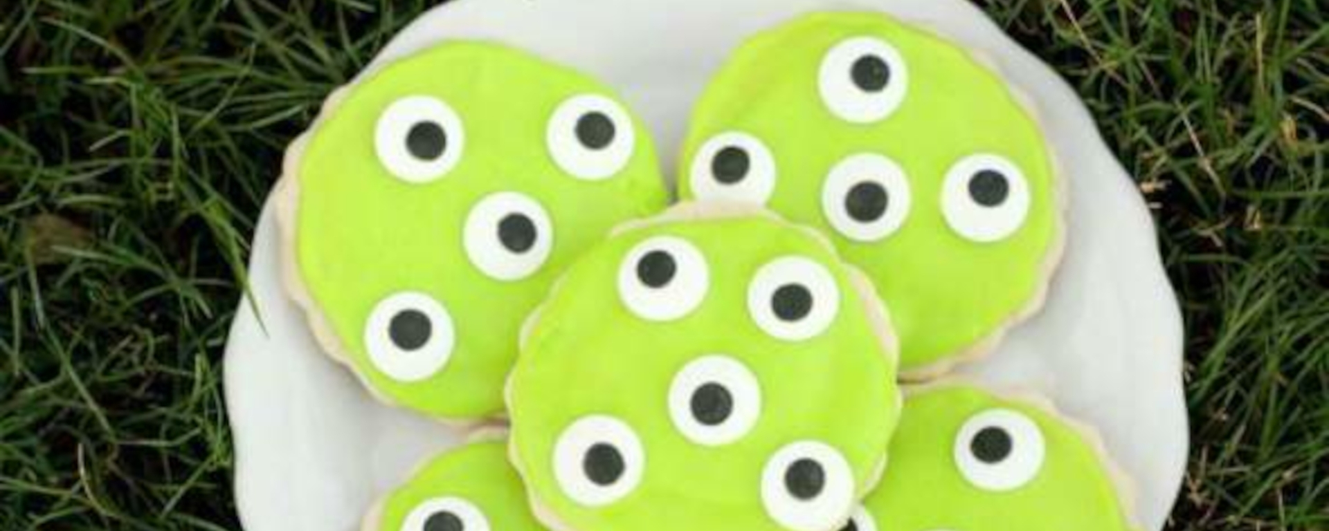 LuvMyRecipe.com - Spooky Monster Eye Sugar Cookies Featured