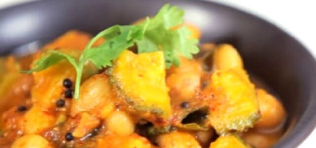 LuvMyRecipe.com - Pavakkai Pitlai (Bitter Gourd and Groundnut Curry) Featured