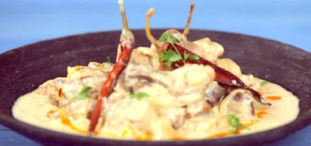 LuvMyRecipe.com - Rajasthani Safed Maans (Mutton In Yoghurt Gravy) Featured