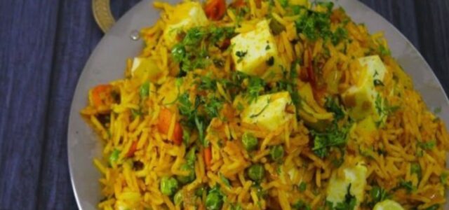LuvMyRecipe.com - Street Style Veg Tawa Pulao Featured
