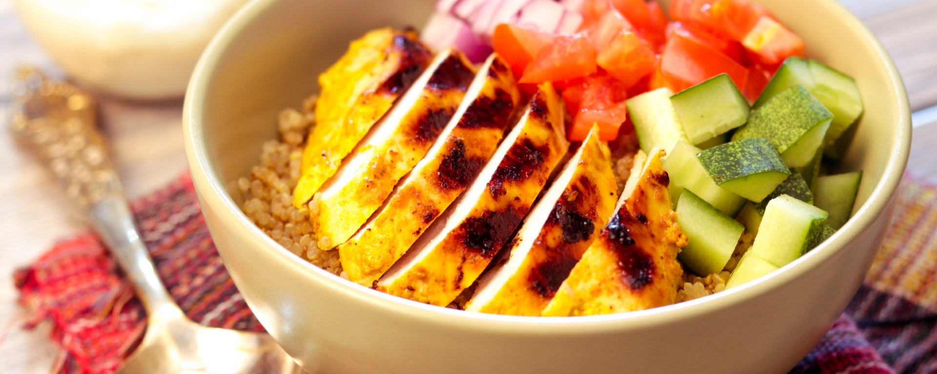 LuvMyRecipe.com - Yoghurt-Curry Chicken Quinoa Bowls Featured
