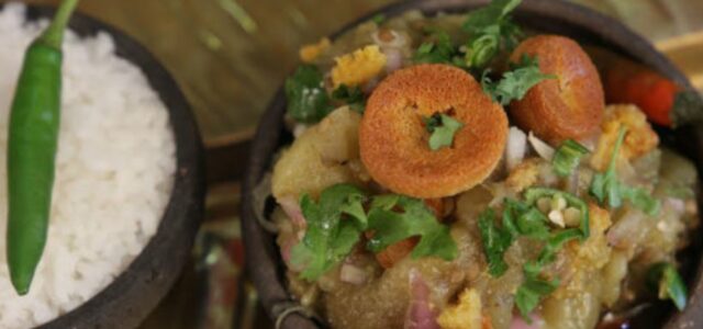 LuvMyRecipe.com - Bengali Begun Pora Featured