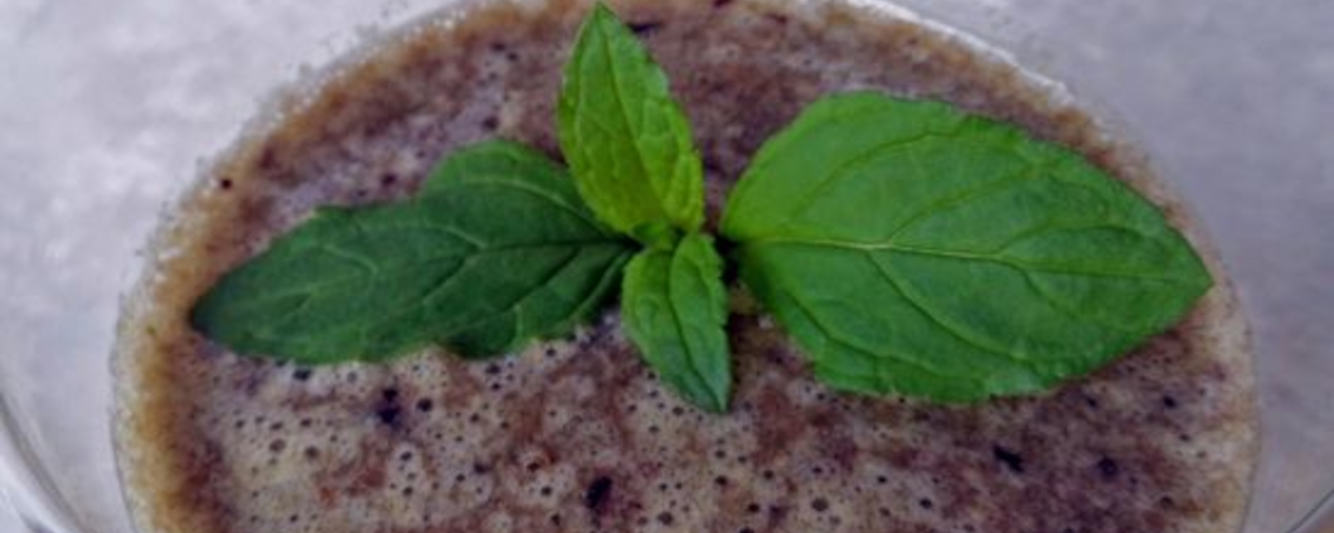 LuvMyRecipe.com - Baby Spinach, Blueberry and Wheatgrass Smoothie Featured