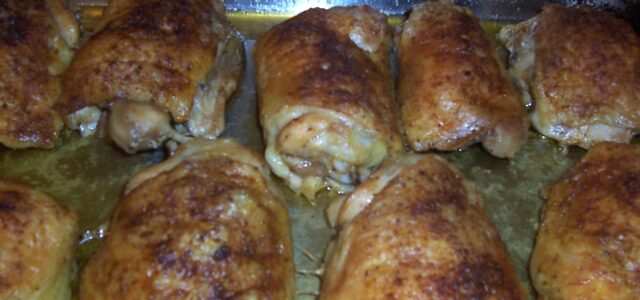 LuvMyRecipe.com - Easy Baked Chicken Thighs Featured
