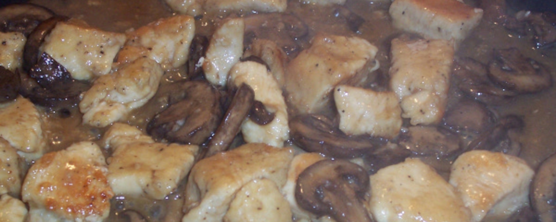 Chicken with Garlic-Mushroom White Wine Sauce