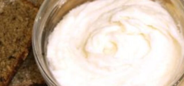 LuvMyRecipe.com - Cream Cheese Frosting Featured