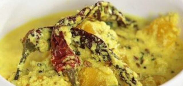 LuvMyRecipe.com - Mor Kuzhambu: South Indian Yoghurt Curry Featured