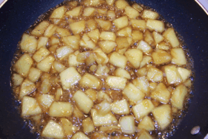 LuvMyRecipe.com - apple dice cook