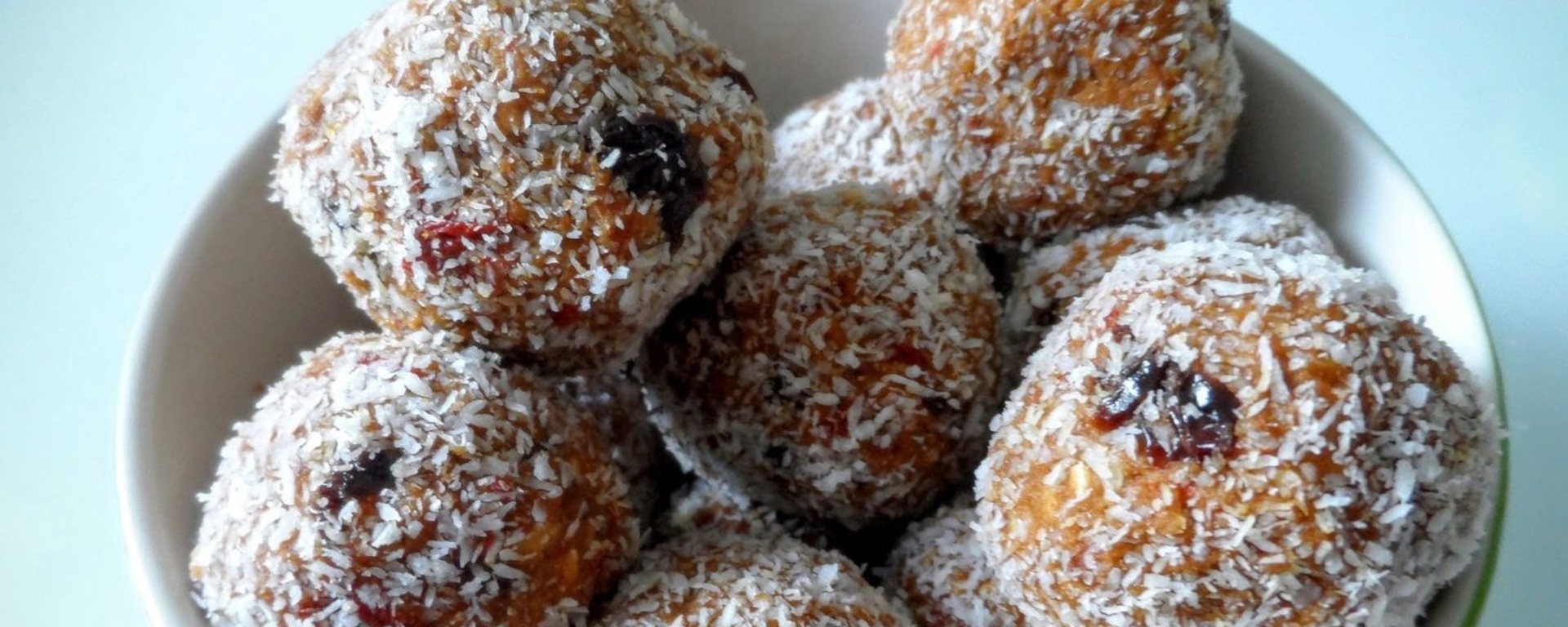 LuvMyRecipe.com - Energy Balls with Almonds, Cacao and Coconut Cream Featured