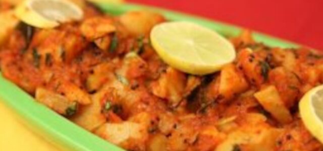 LuvMyRecipe.com - Lasooni Aloo: Indian Garlic Potato Curry Featured