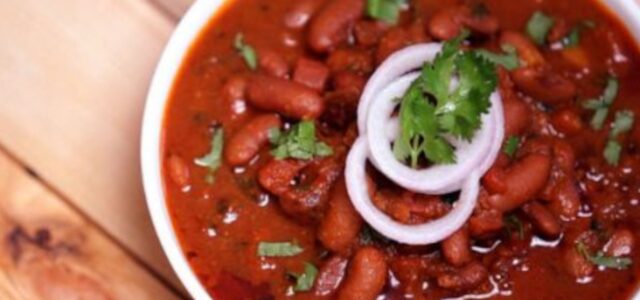LuvMyRecipe.com - Punjabi Rajma (Kidney Beans Indian Curry) Featured