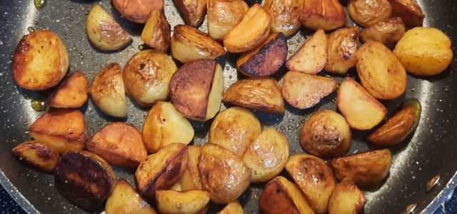 LuvMyRecipe.com - Skillet Potatoes Featured